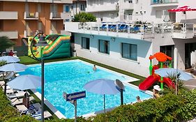 Nautilus Hotel Family