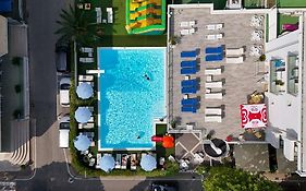 Nautilus Hotel Family