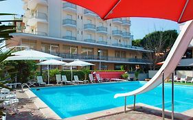 Nautilus Hotel Family